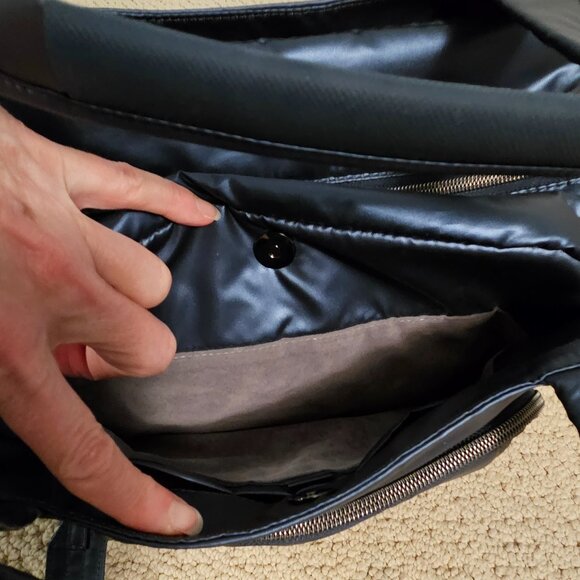 Lug Rumble Satchel - NO SHOULDER STRAP included - Picture 7 of 9